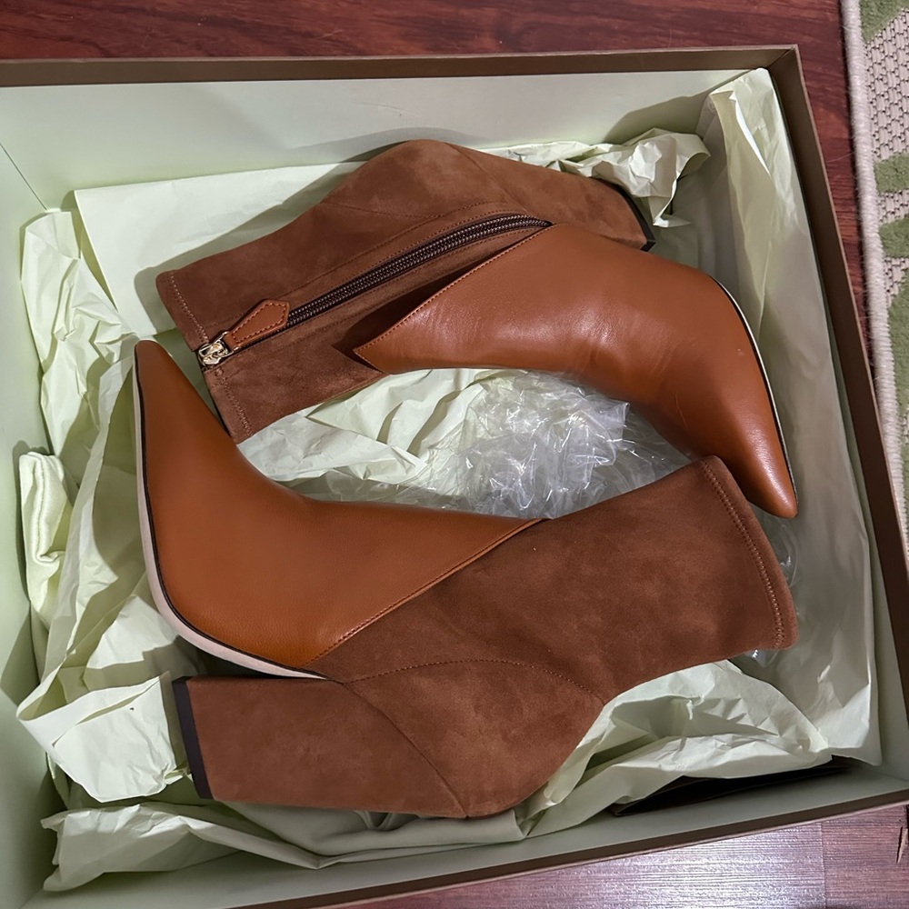 Burberry Brown Heeled Boots with Polished Leather - Picture 2 of 5